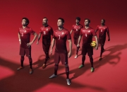 开云棋牌游戏-洛杉矶双雄命运交错，湖人提前终结悬念，恩比德压力下完成爆发