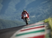 开云棋牌平台-当北境风暴席卷诺坎普，梅西在德比硝烟中定义传奇