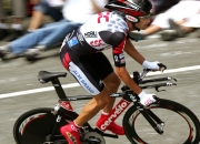 开云棋牌官网-东契奇闪耀赛场，马刺对阵上海队展现巨星价值